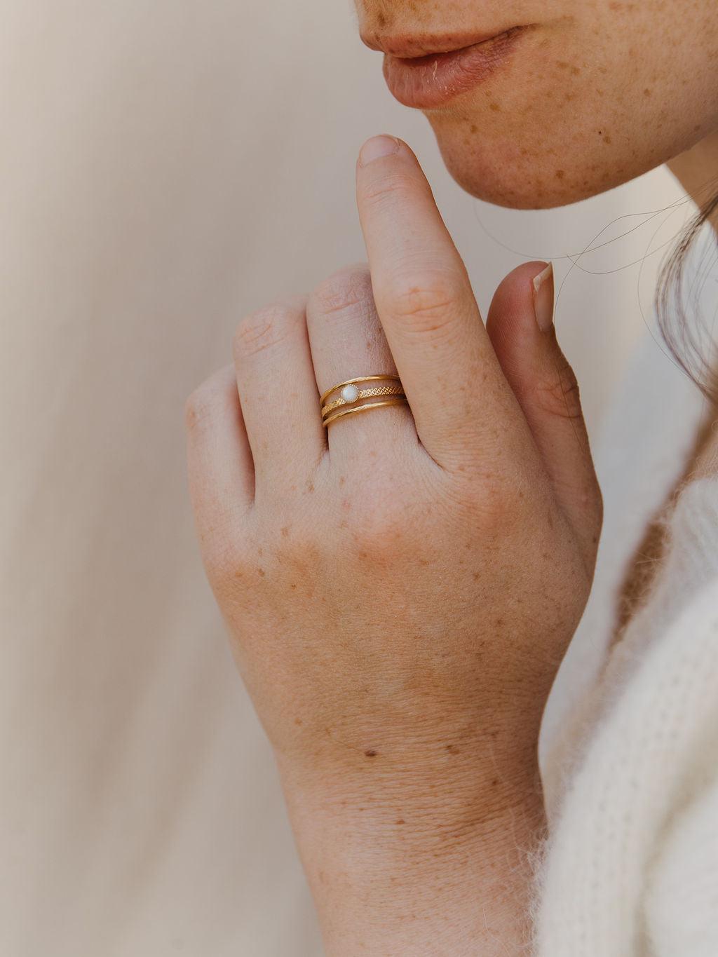 GABY BA Bague Blanche Les Petites Pampilles Paris