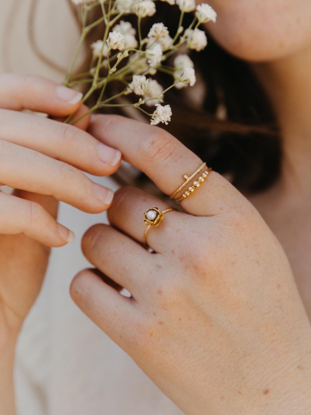 GEORGETTE BA Bague Blanche Les Petites Pampilles Paris